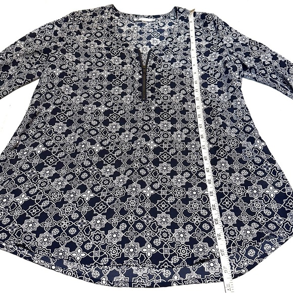 DE Collection Navy White Geo Print Popover Top Women’s S Small - Picture 7 of 9